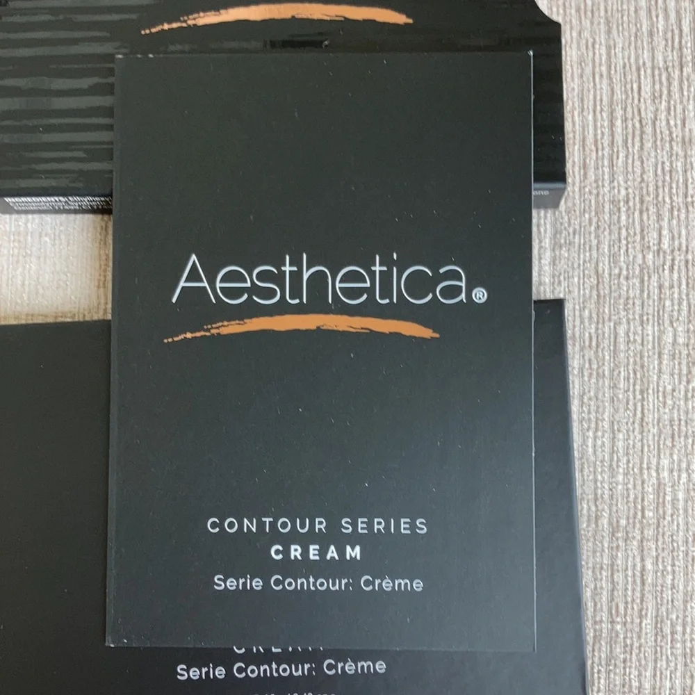 NIB Aesthetica contour series palette with instruction booklet